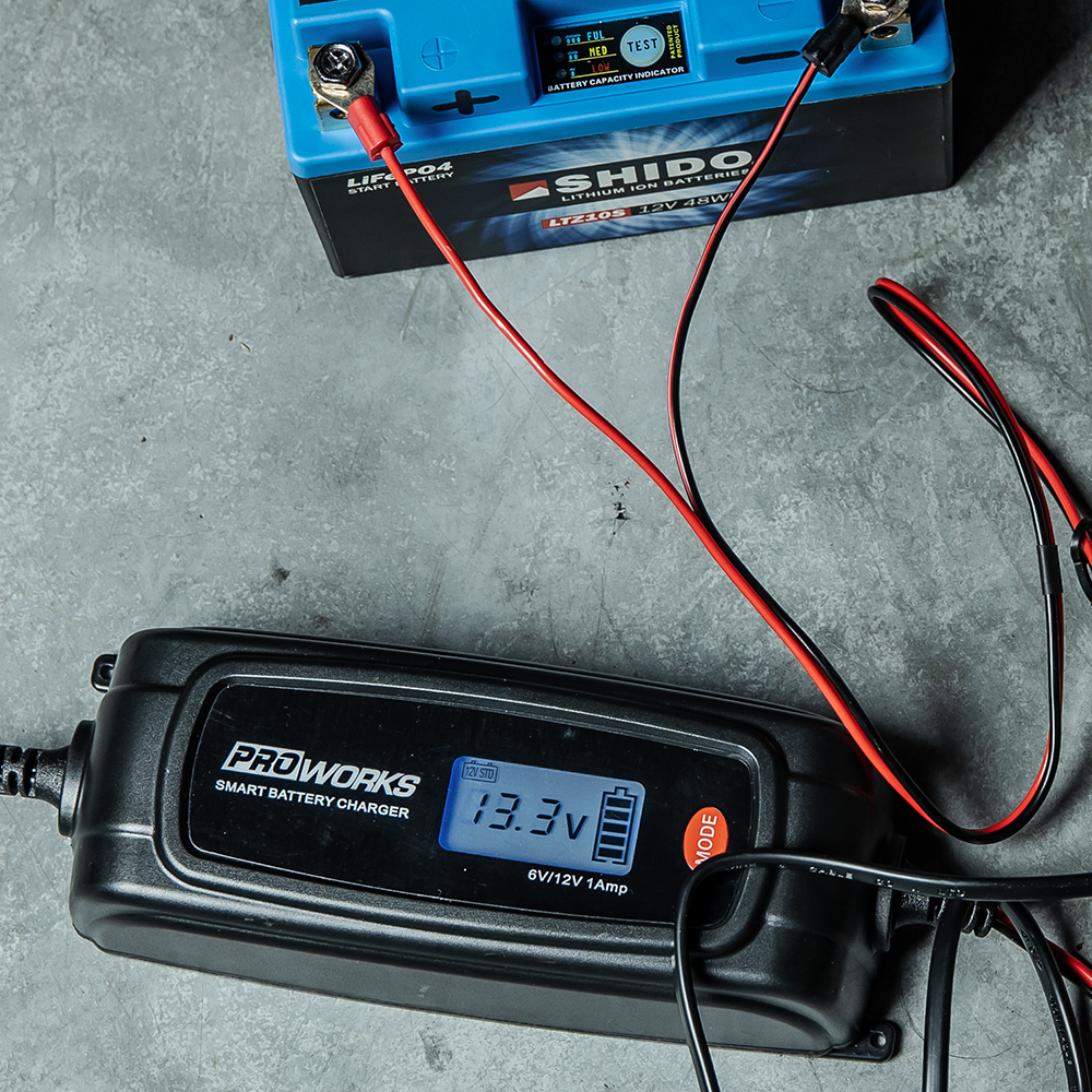 Come caricare la batteria della tua moto