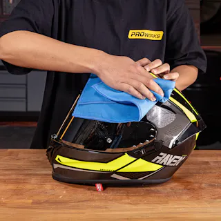 Comment nettoyer votre casque de moto