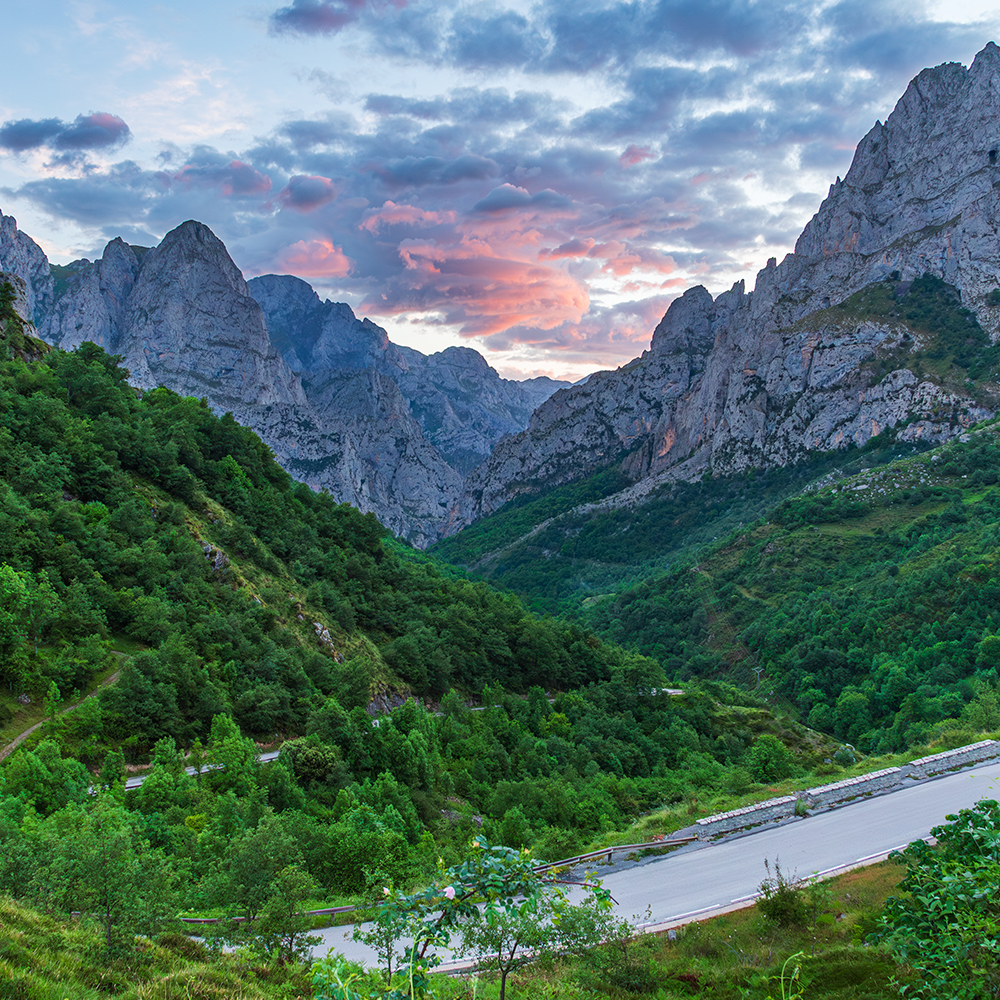 Motorroute door de Picos de Europa