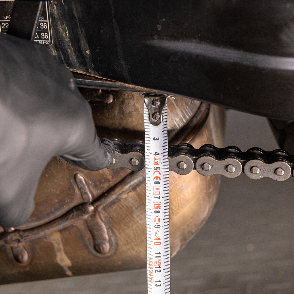 How to tighten your motorcycle chain