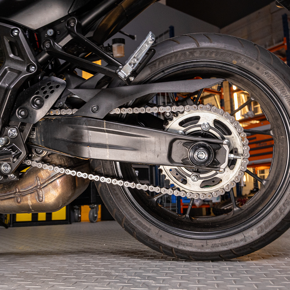 How to tighten your motorcycle chain