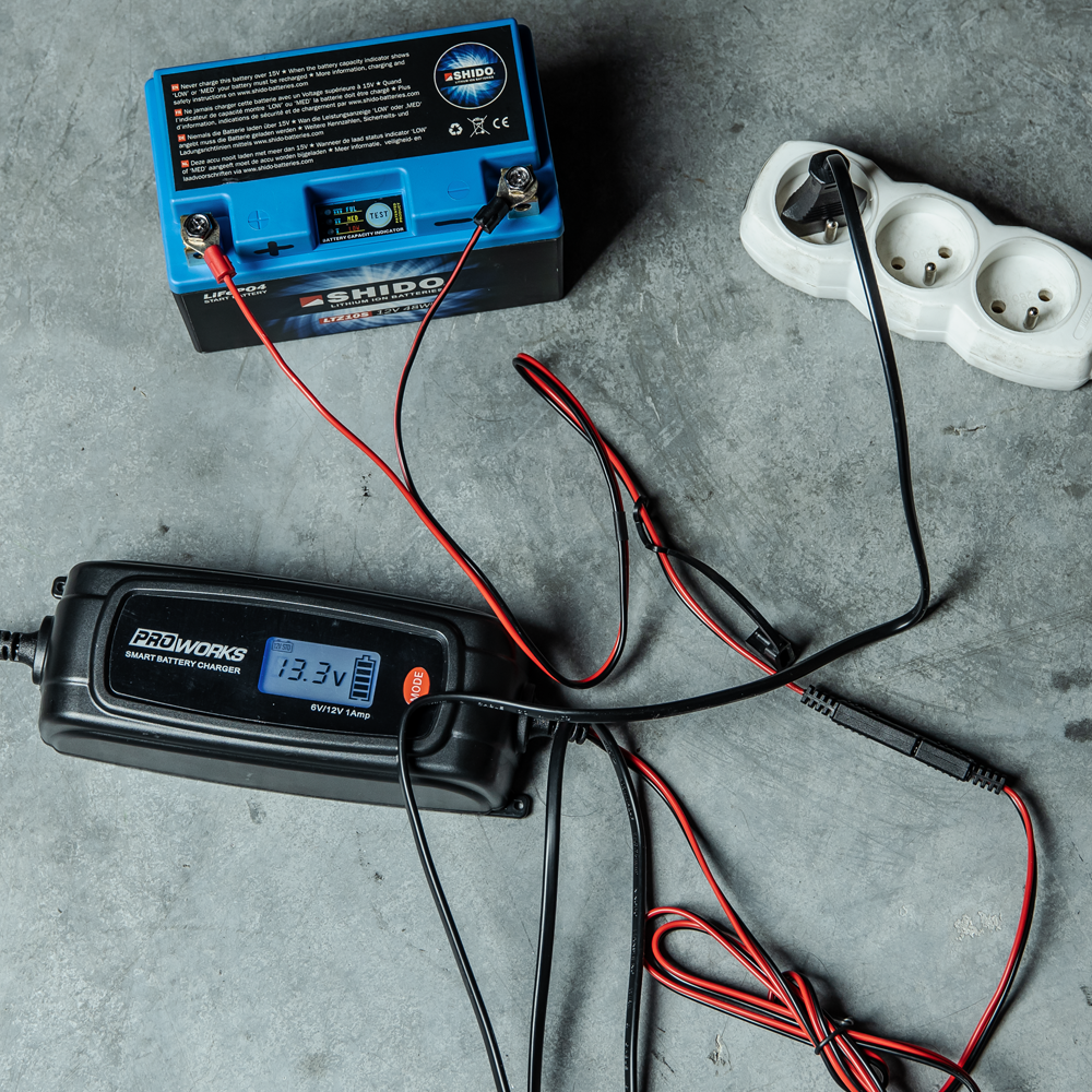 Come caricare la batteria della tua moto
