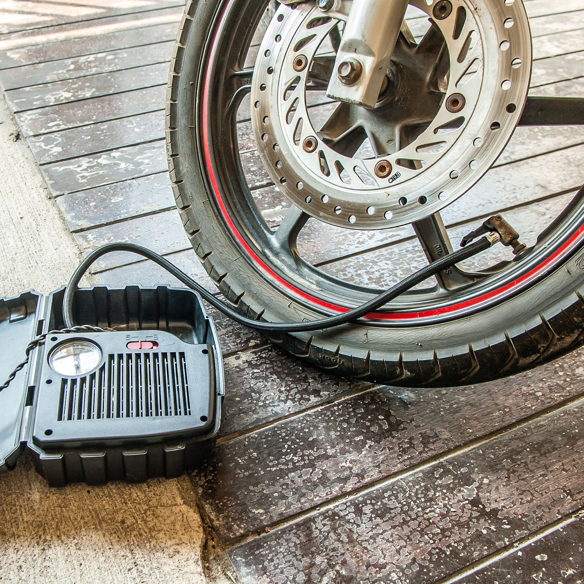 Waarom je motor niet start: veelvoorkomende oorzaken & oplossingen
